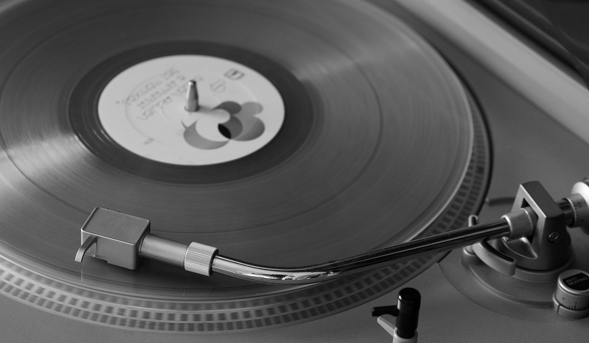 Essential Garage and House Records for Vinyl Beginners
