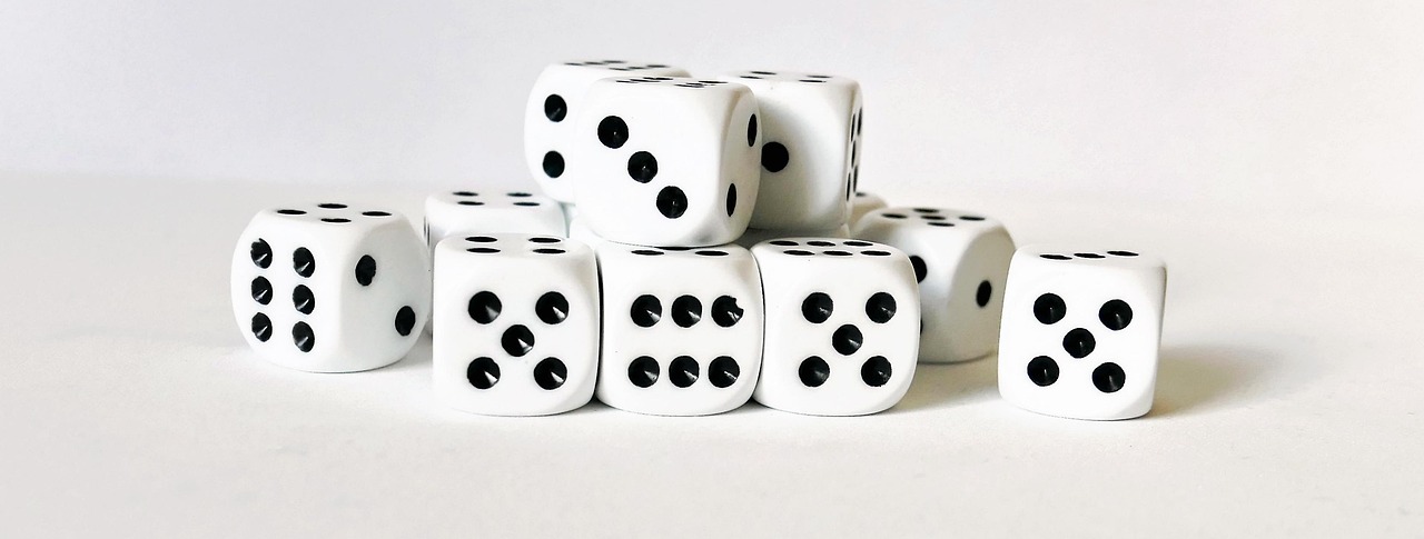 RNG vs. Live Dealers: Which Casino Game Should You Play?